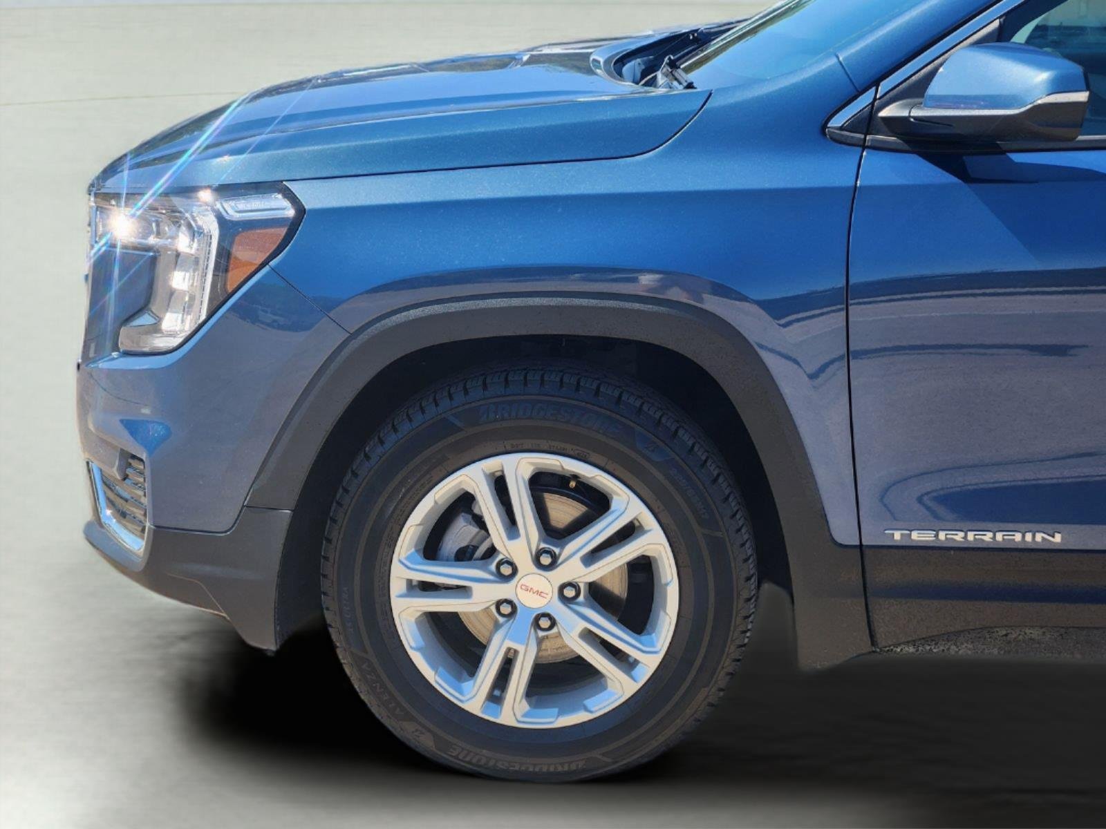 Certified Used 2024 Downpour Metallic GMC SLE image 8
