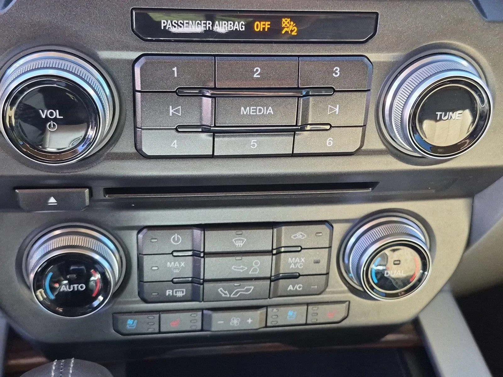 Used 2018 Blue Jeans Metallic Ford LARIAT image 27