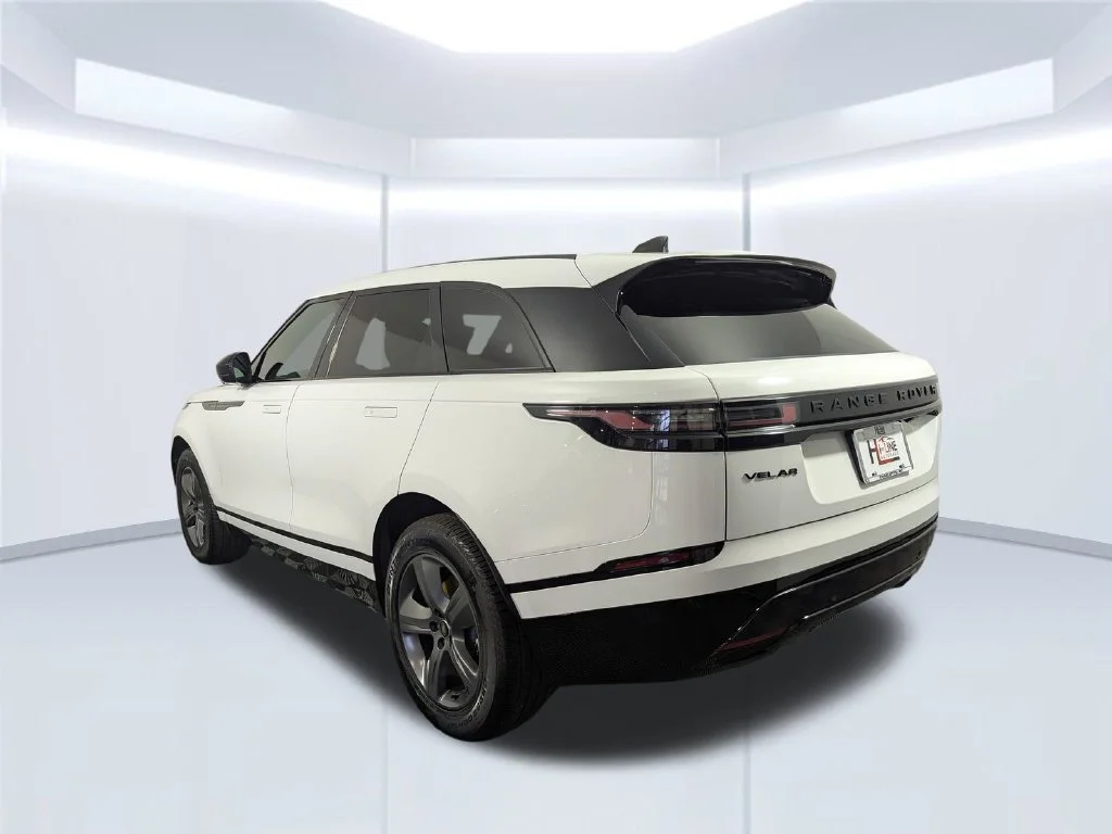 Used 2025 White Land Rover Dynamic SE image 20