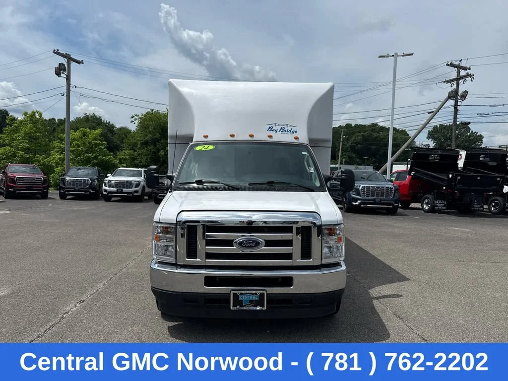 Used 2024  Ford BASE image 8