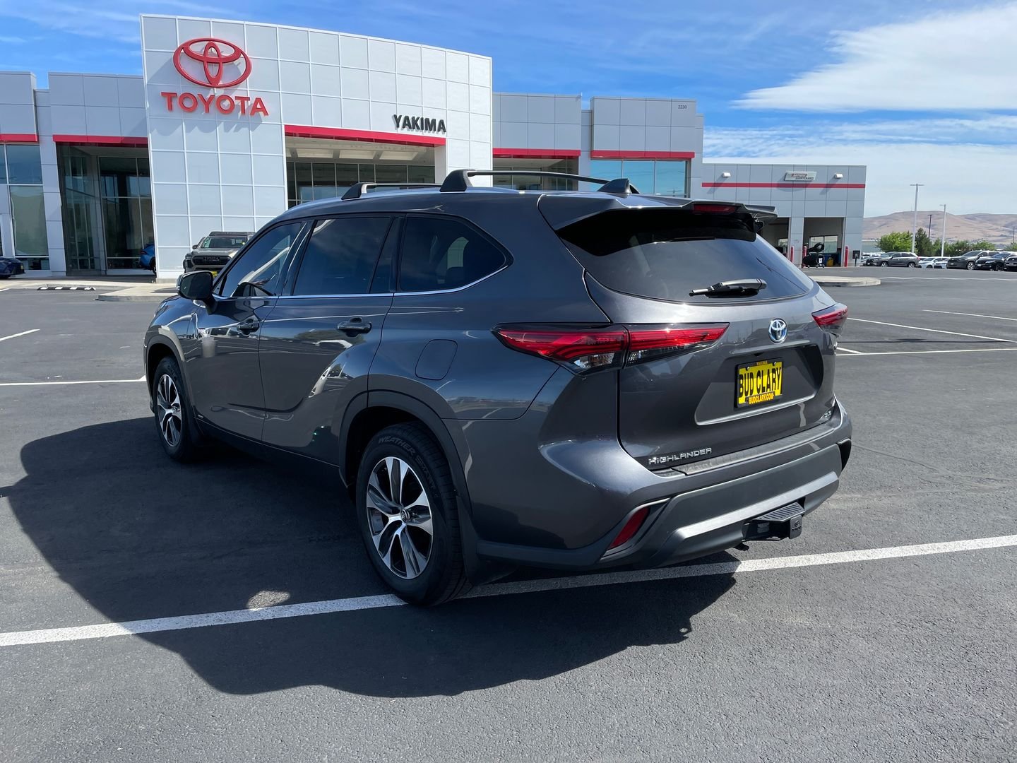 Used 2021 Gray Toyota XLE image 5