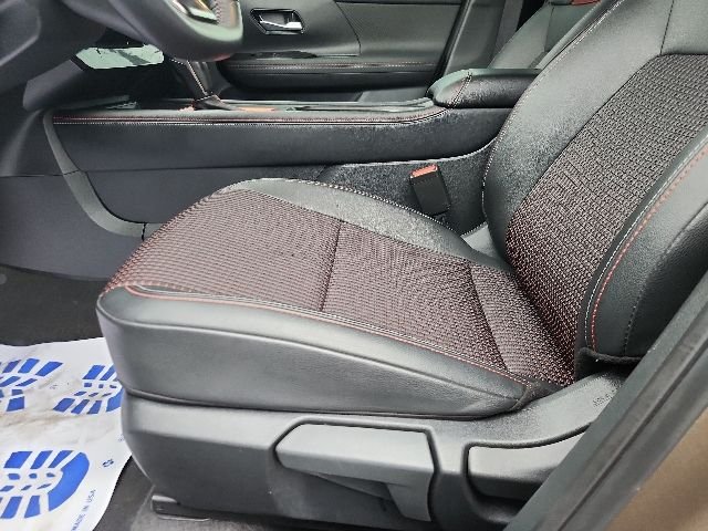 Used 2025 Brown Nissan SR image 16