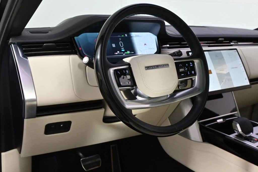 Used 2025 Santorini Black Metallic Land Rover SE image 11