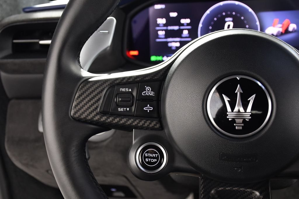 Used 2022 Bianco Audace Maserati Base image 31