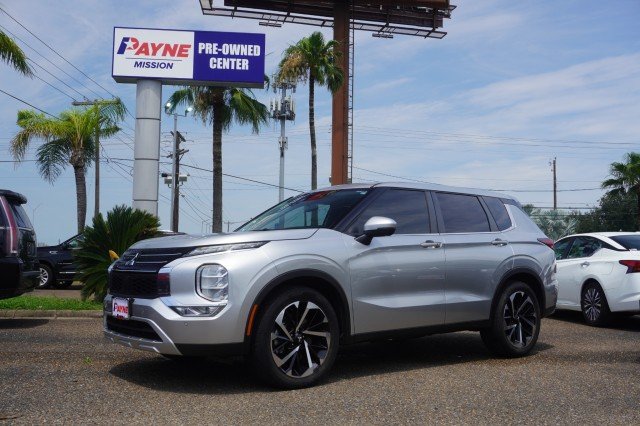 2023 Mitsubishi Outlander SE 2WD's photo