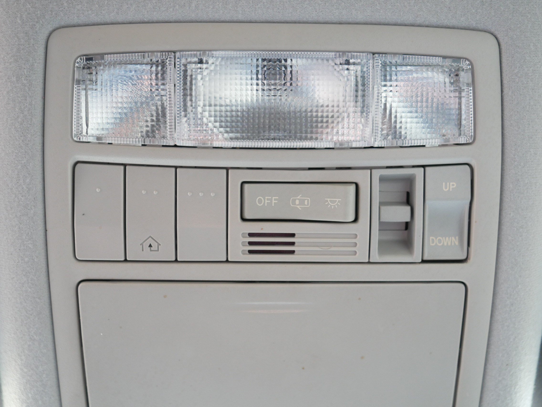 Used 2013 Magnetic Gray Metallic Toyota XLE image 32