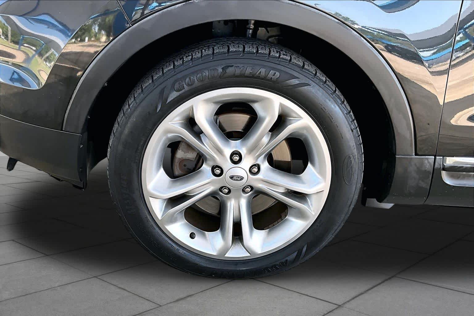 Used 2014 Tuxedo Black Metallic Ford Limited image 11