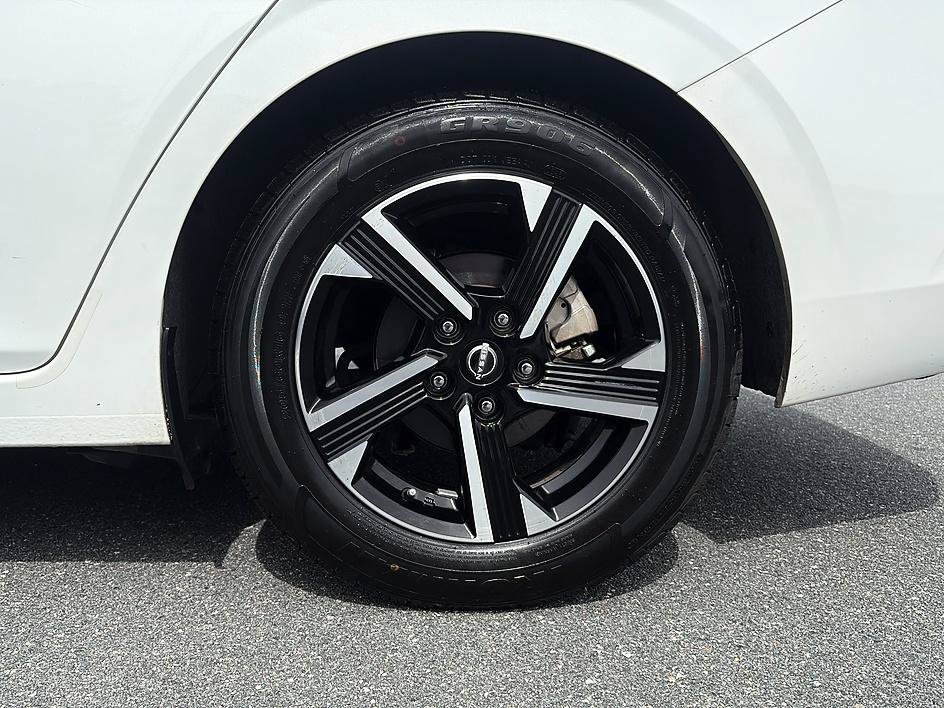 Used 2025 Aspen White Tricoat Nissan SV image 10