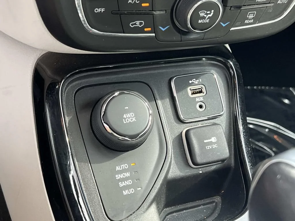Used 2021 Green Jeep Limited image 20