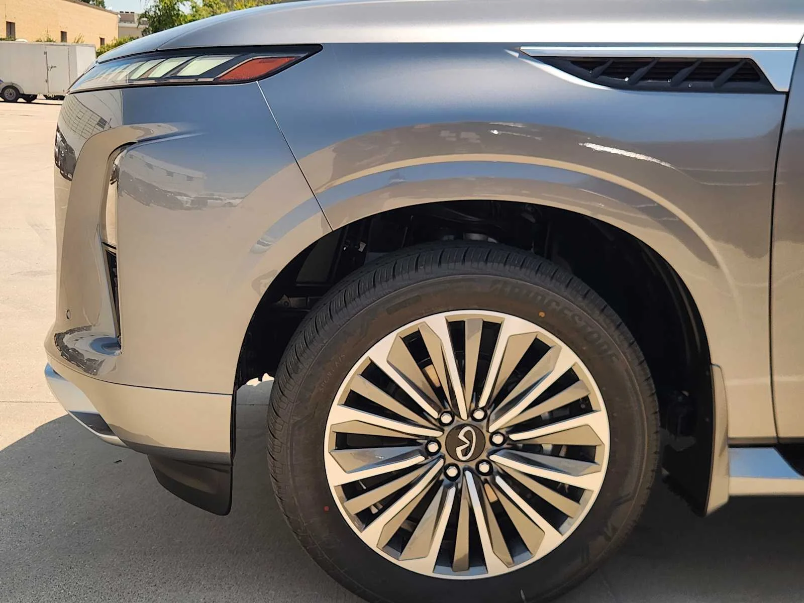 New 2027 DYNAMIC METAL INFINITI Luxe 2WD image 6