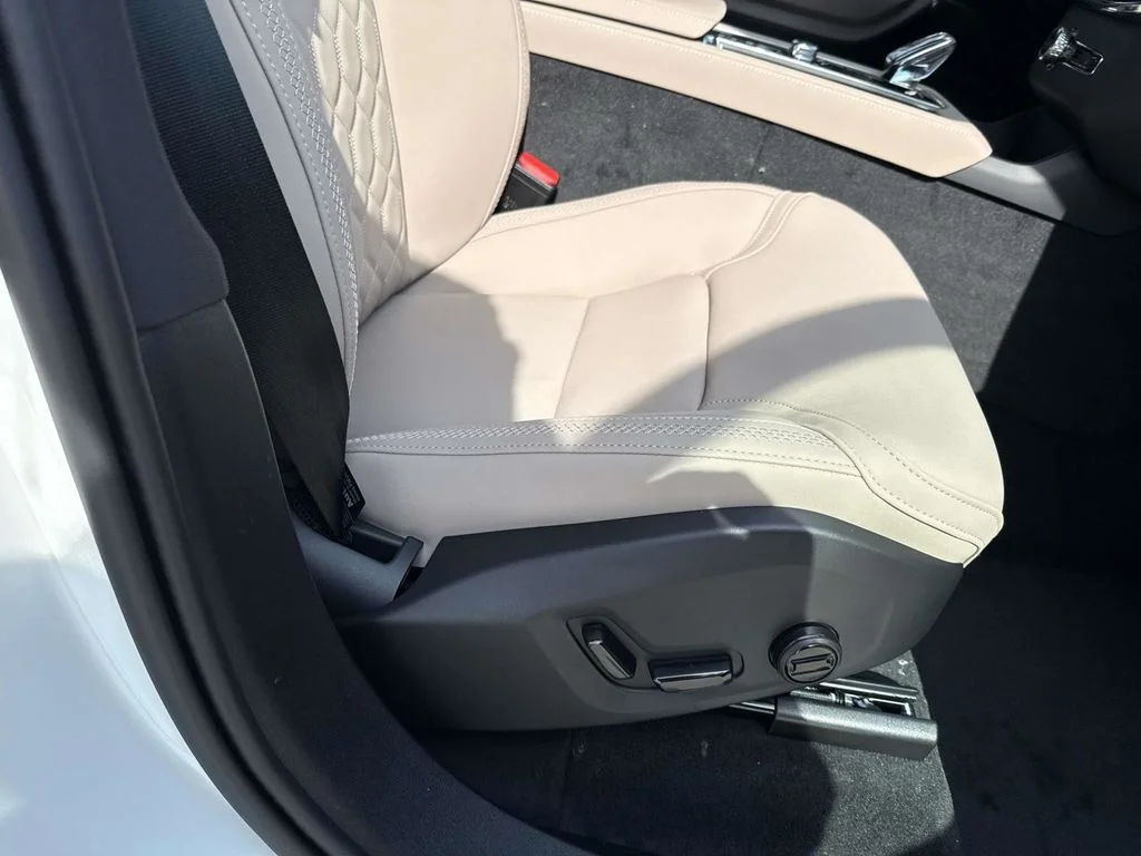 2026 Volvo XC90 Plus - Photo 14