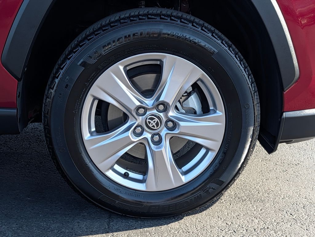 2024 Toyota RAV4 XLE - Photo 8