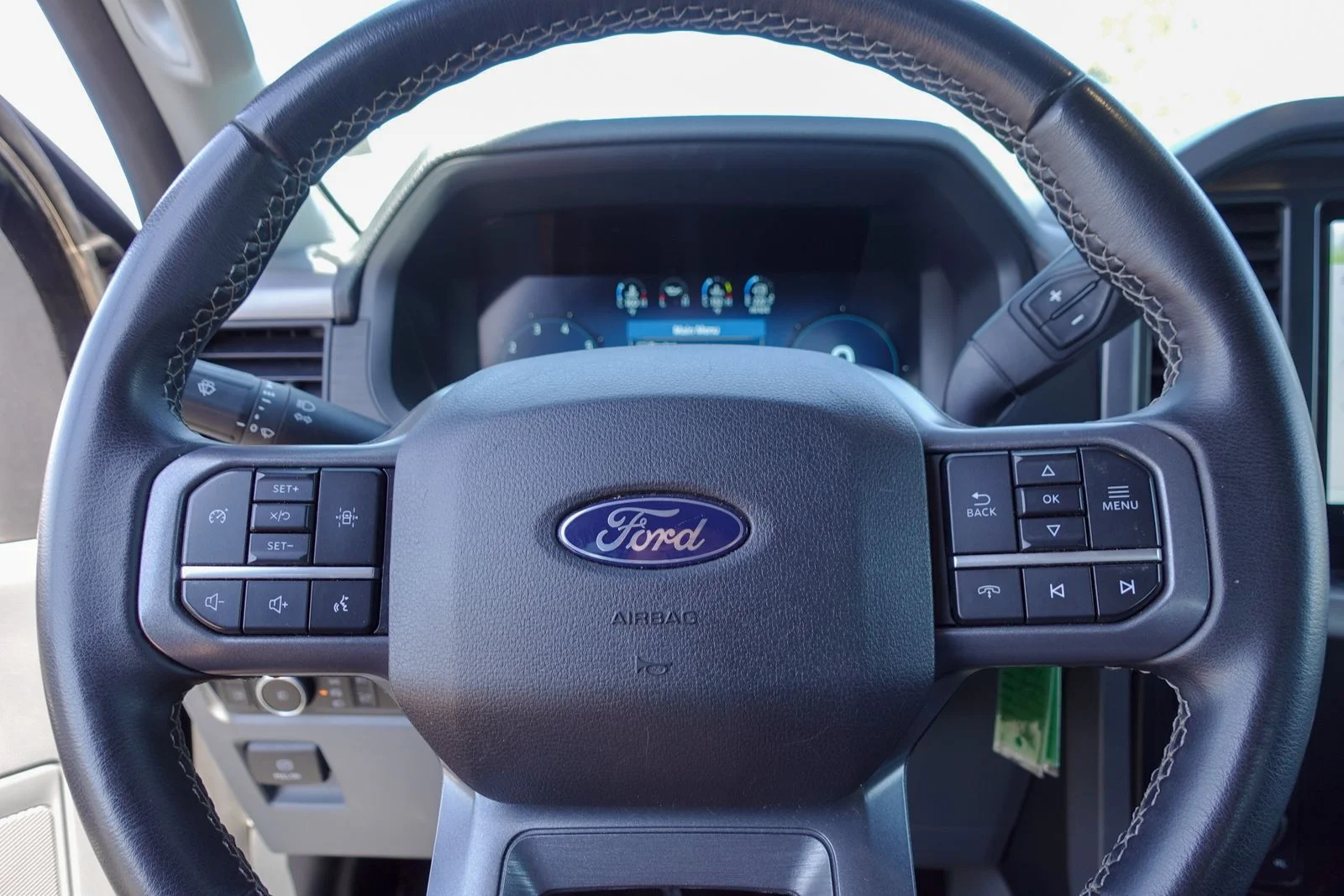 Used 2024 Black Metallic Ford XLT image 17