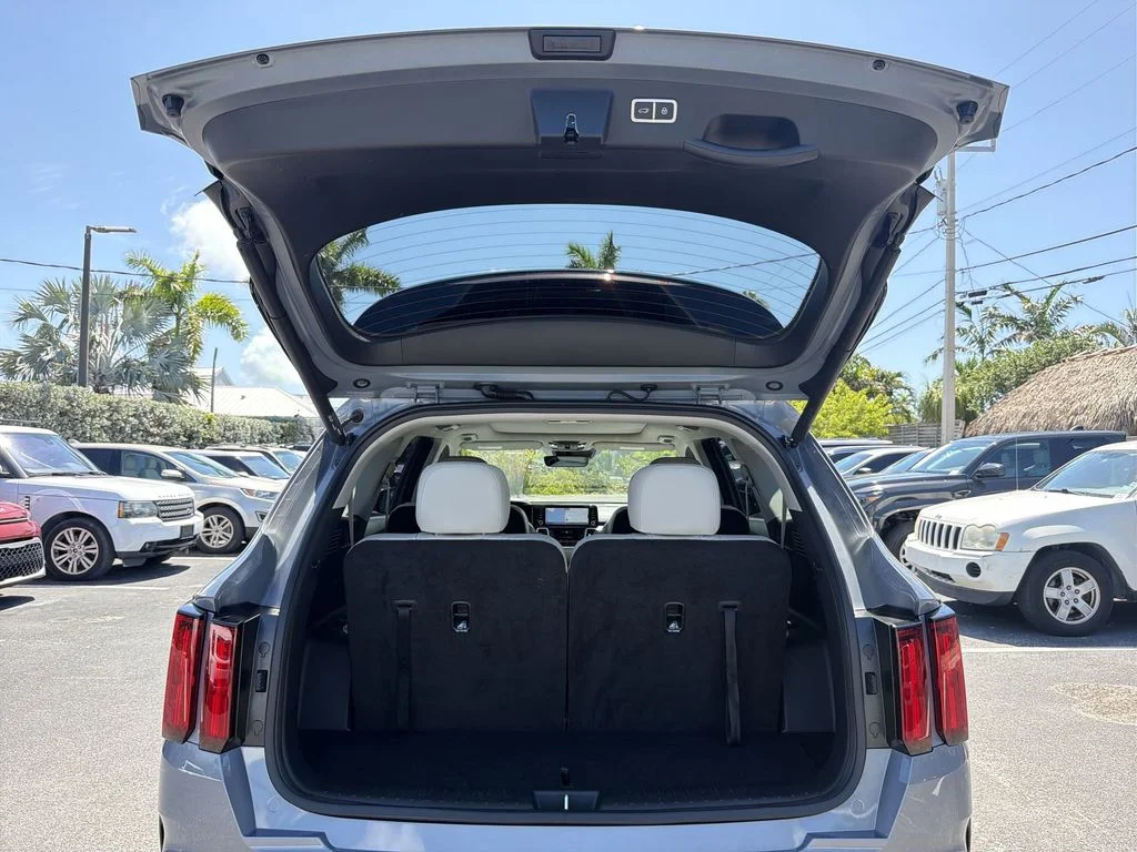 Used 2023 Silver Kia SX image 33