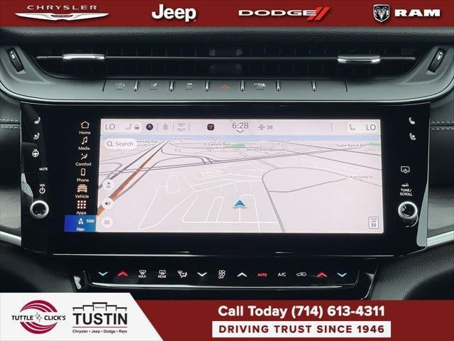 New 2026 Diamond Black Crystal Pearl-Coat Exterior Paint Jeep Limited image 14