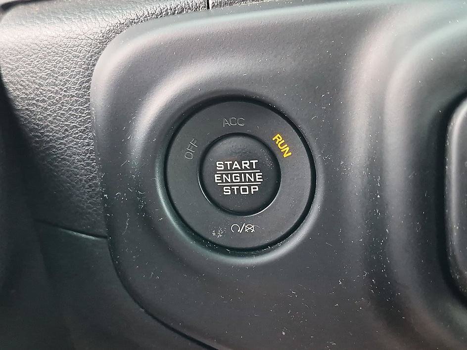 Used 2021 Black Clearcoat Jeep Unlimited Sport Altitude image 26