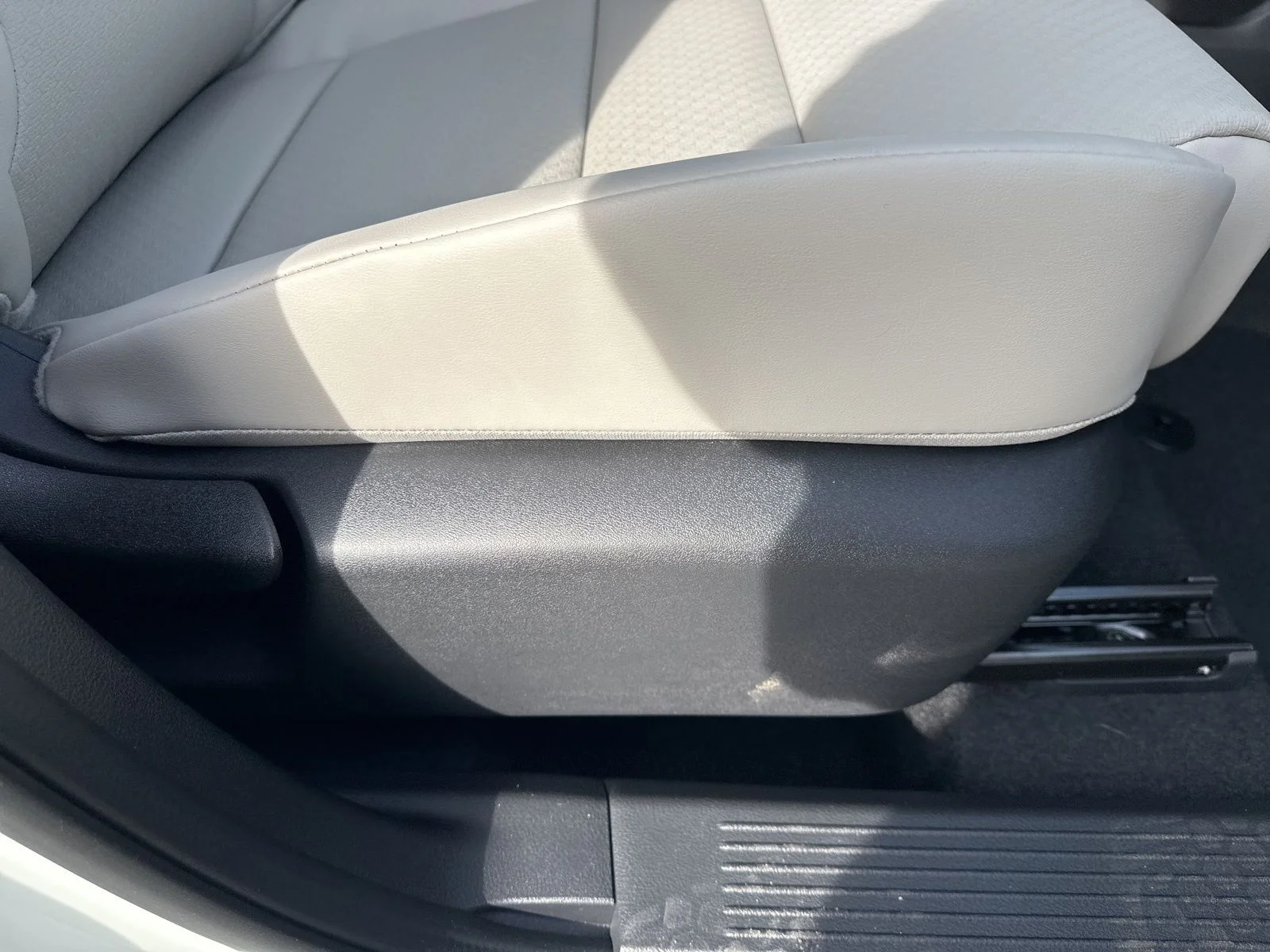 New 2026 Everest White Pearl TriCoat Nissan Dark Armor™ image 33