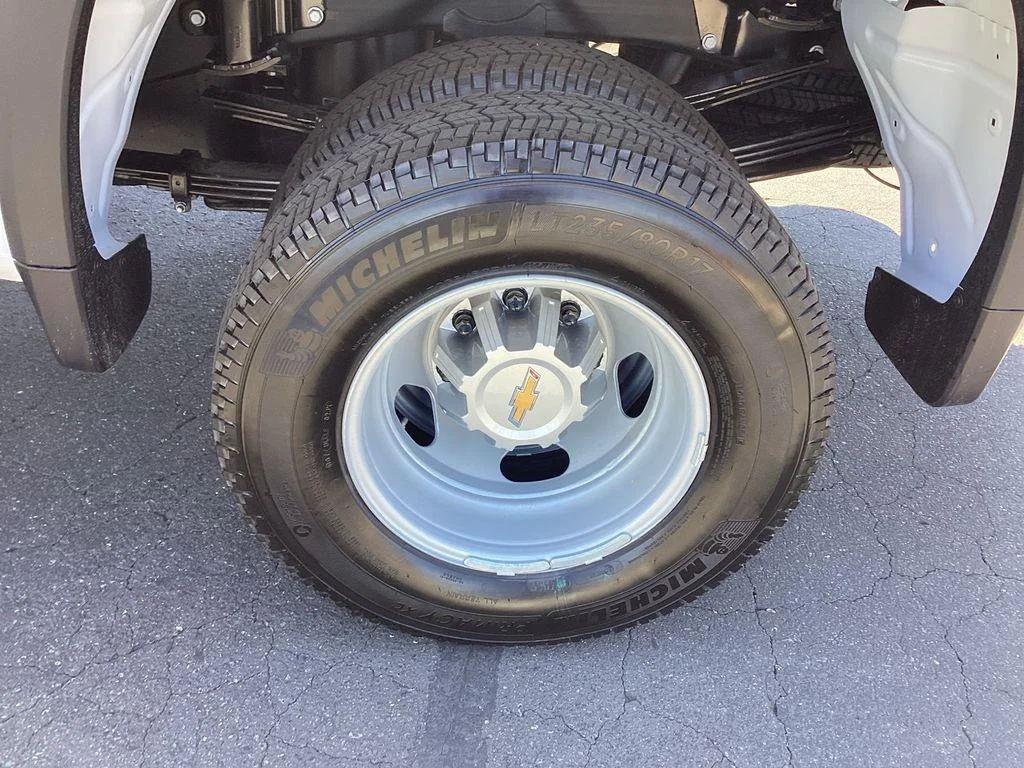 New 2026 Summit White Chevrolet Work Truck image 24