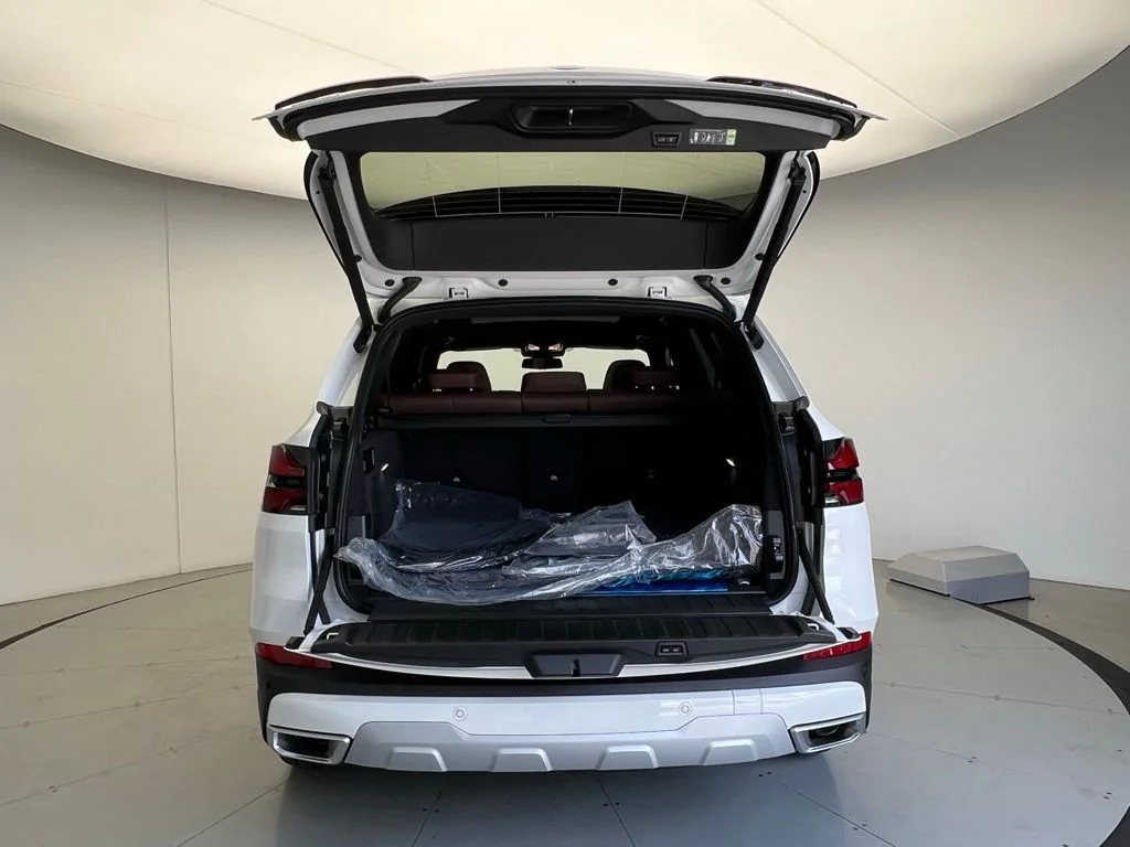 New 2026 Alpine White BMW xDrive50e image 5