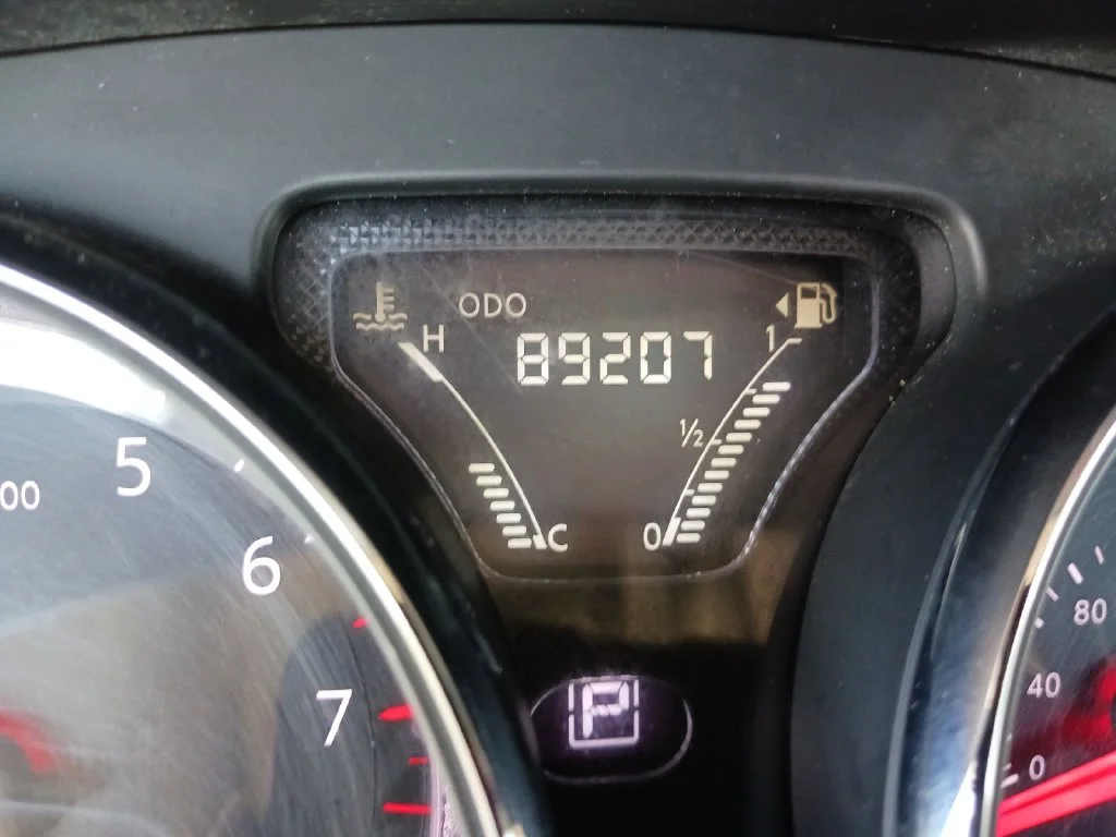 Used 2015 Silver Nissan 1.6 SV image 19