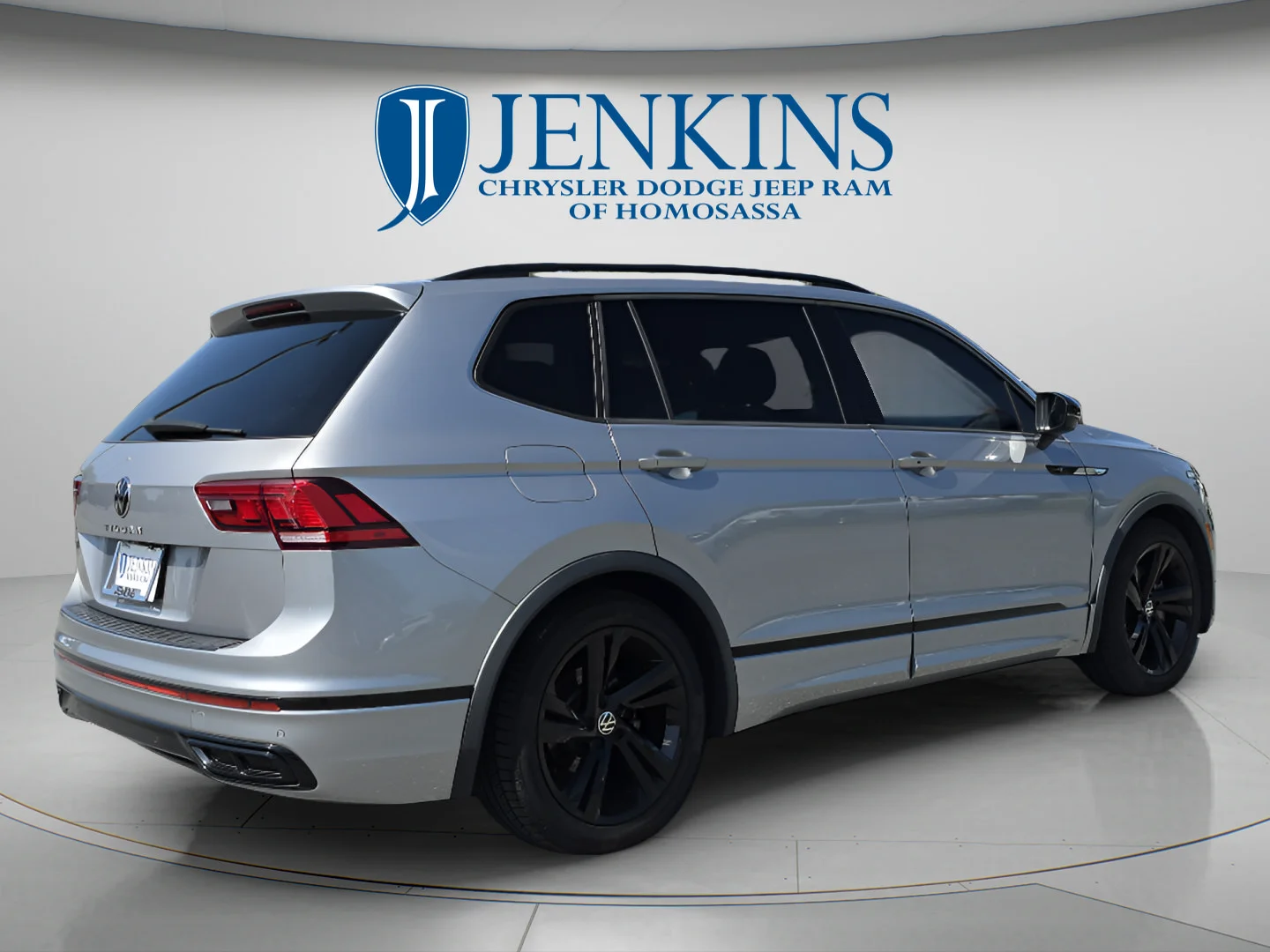 Used 2023 Pyrite Silver Metallic Volkswagen SE R-Line Black image 4