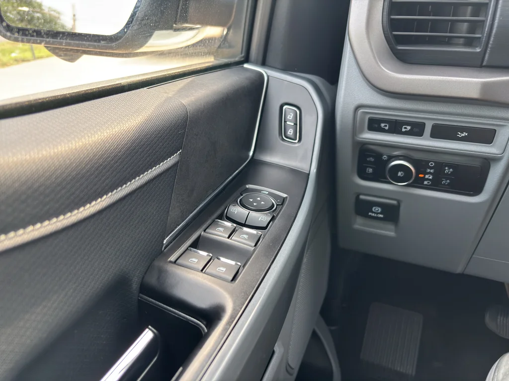 Used 2024 Oxford White Ford XLT image 14