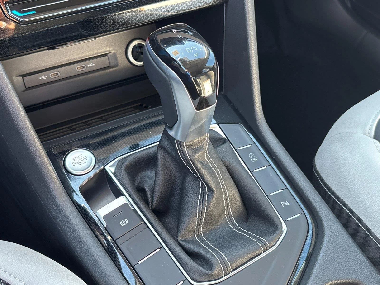 New 2027 Monument Gray Volkswagen SE image 26