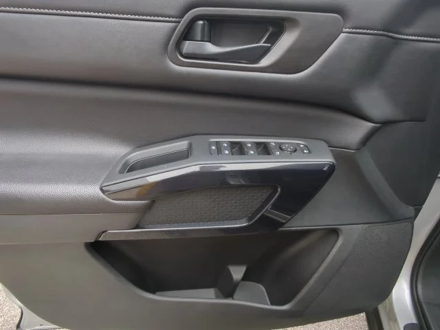 Used 2025 Silver Nissan SV image 12