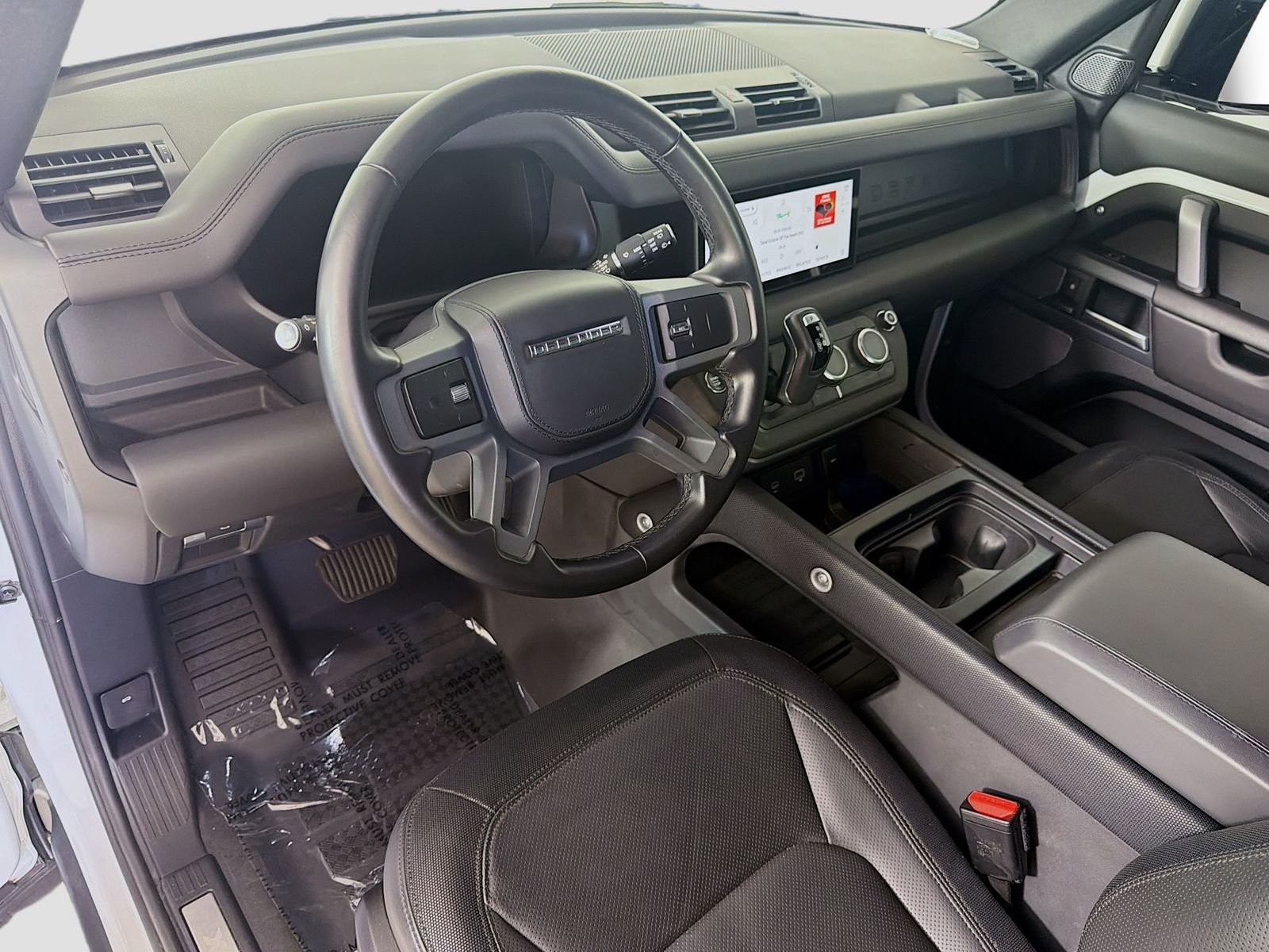 Used 2024 Fuji White Land Rover X-Dynamic SE image 10