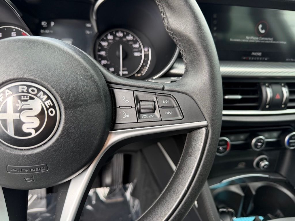 Used 2018 Vulcano Black Metallic Alfa Romeo Base image 18