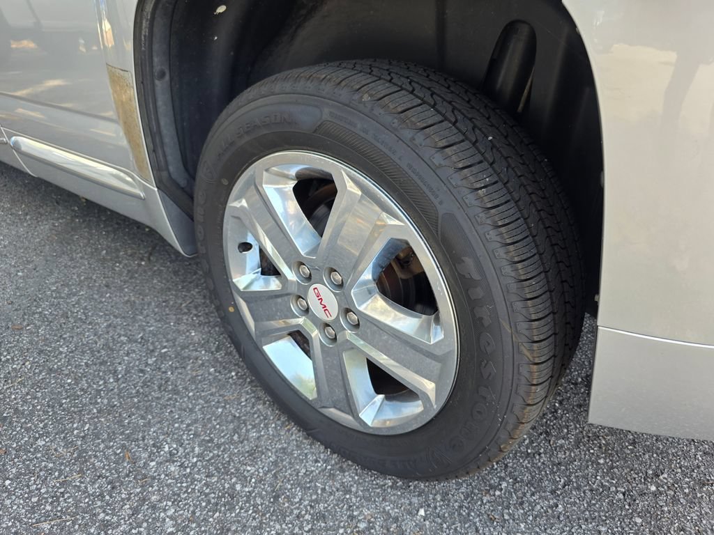 Used 2013 Quicksilver Metallic GMC Denali image 29