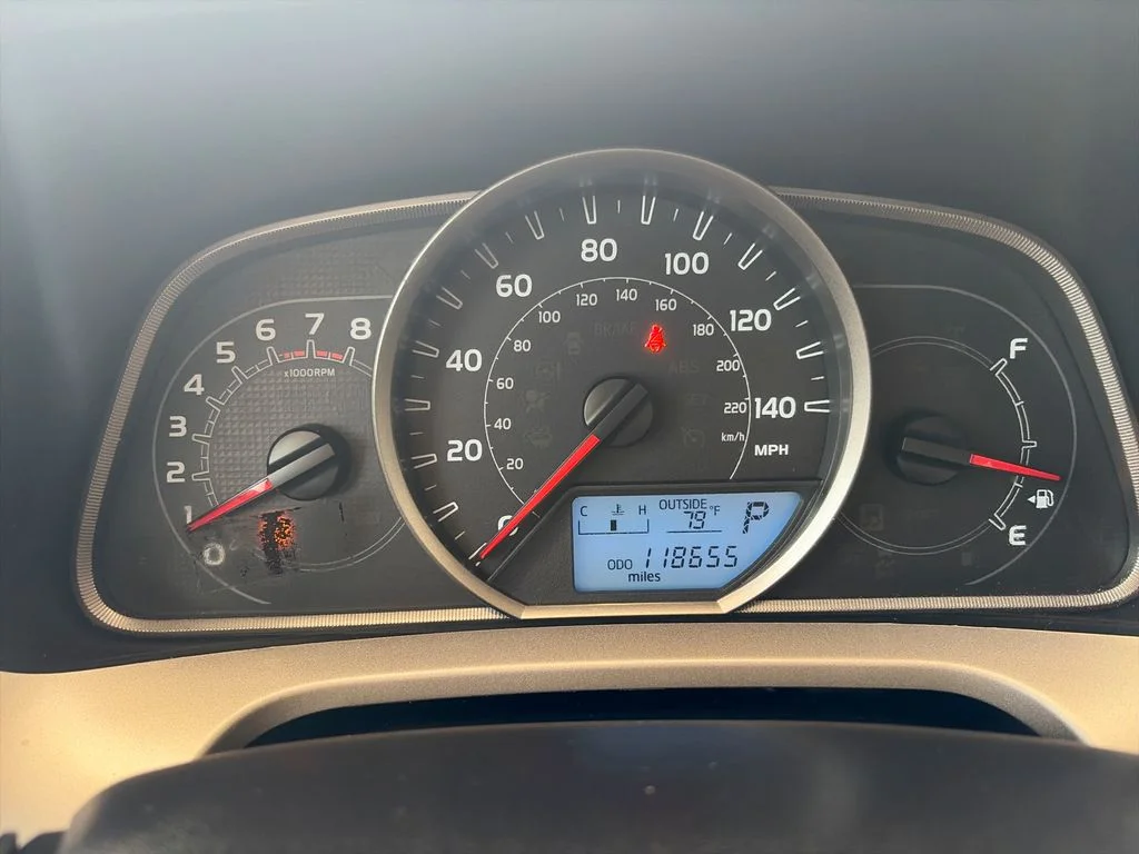 Used 2013 White Toyota LE image 11