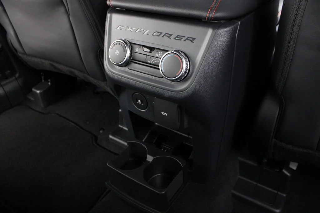 New 2027 Agate Black Metallic Ford ST-Line image 17