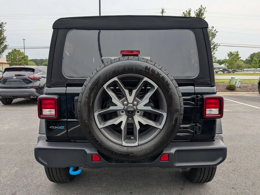 New 2024 Black Clear-Coat Exterior Paint Jeep Sport S 4xe image 4