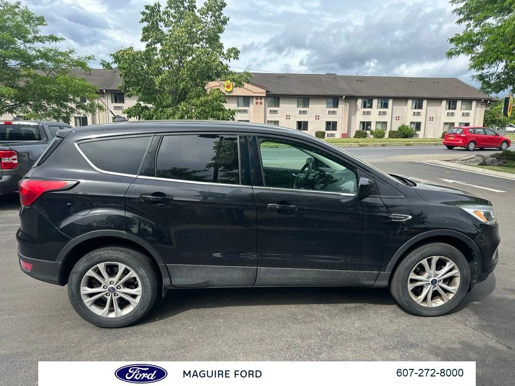 Used 2019 Black Metallic Ford SE image 3