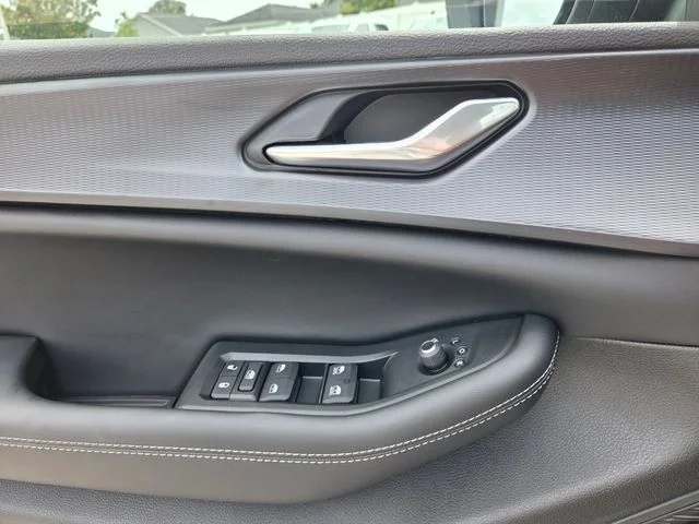 New 2026 Silver Zynith Jeep Laredo X image 20