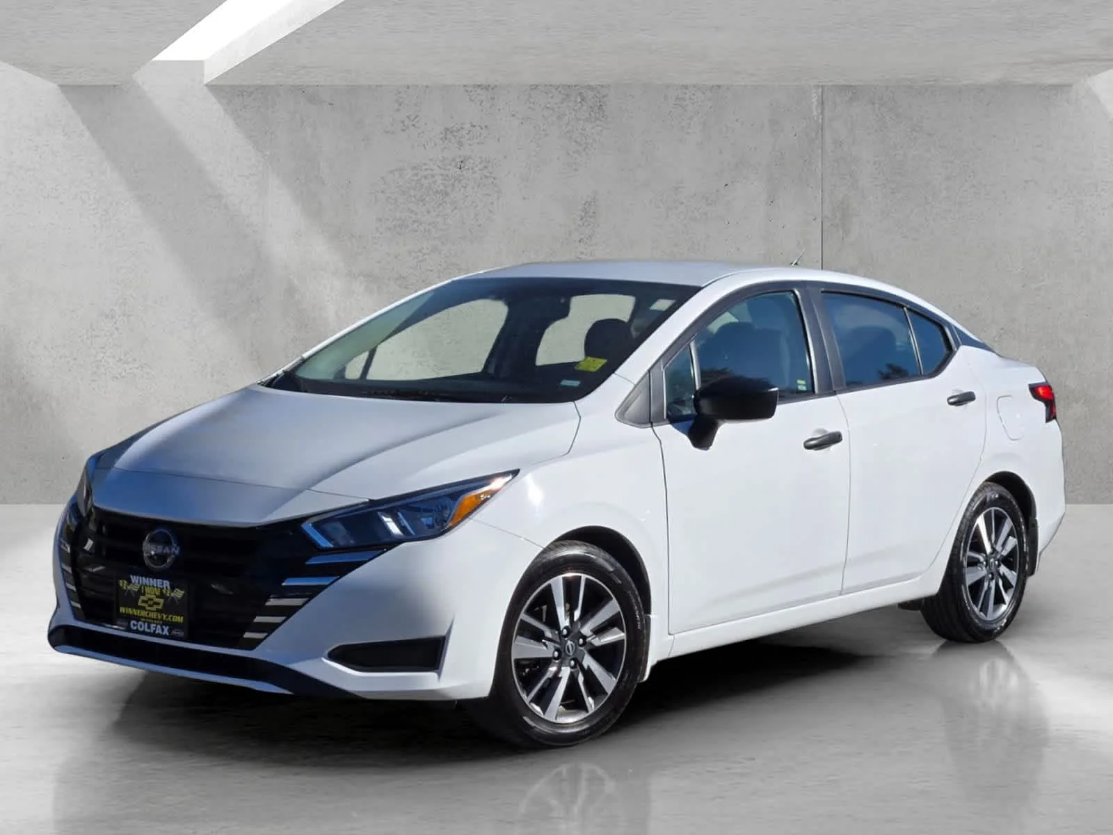 Used 2024  Nissan S image 8