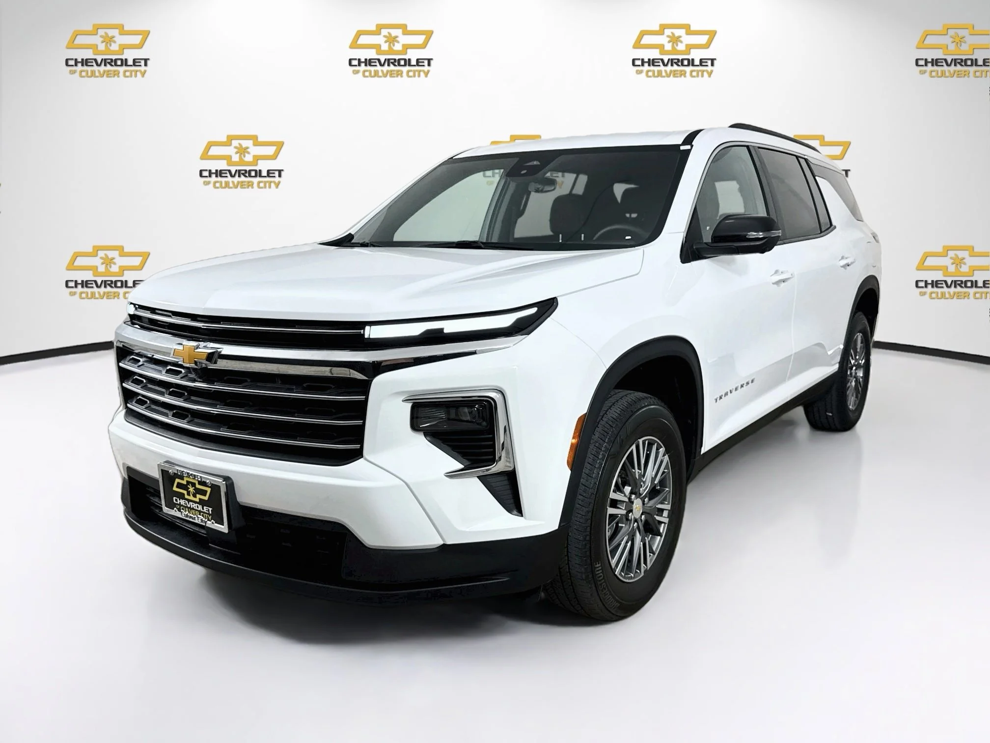 Used 2024 Summit White Chevrolet LT image 3
