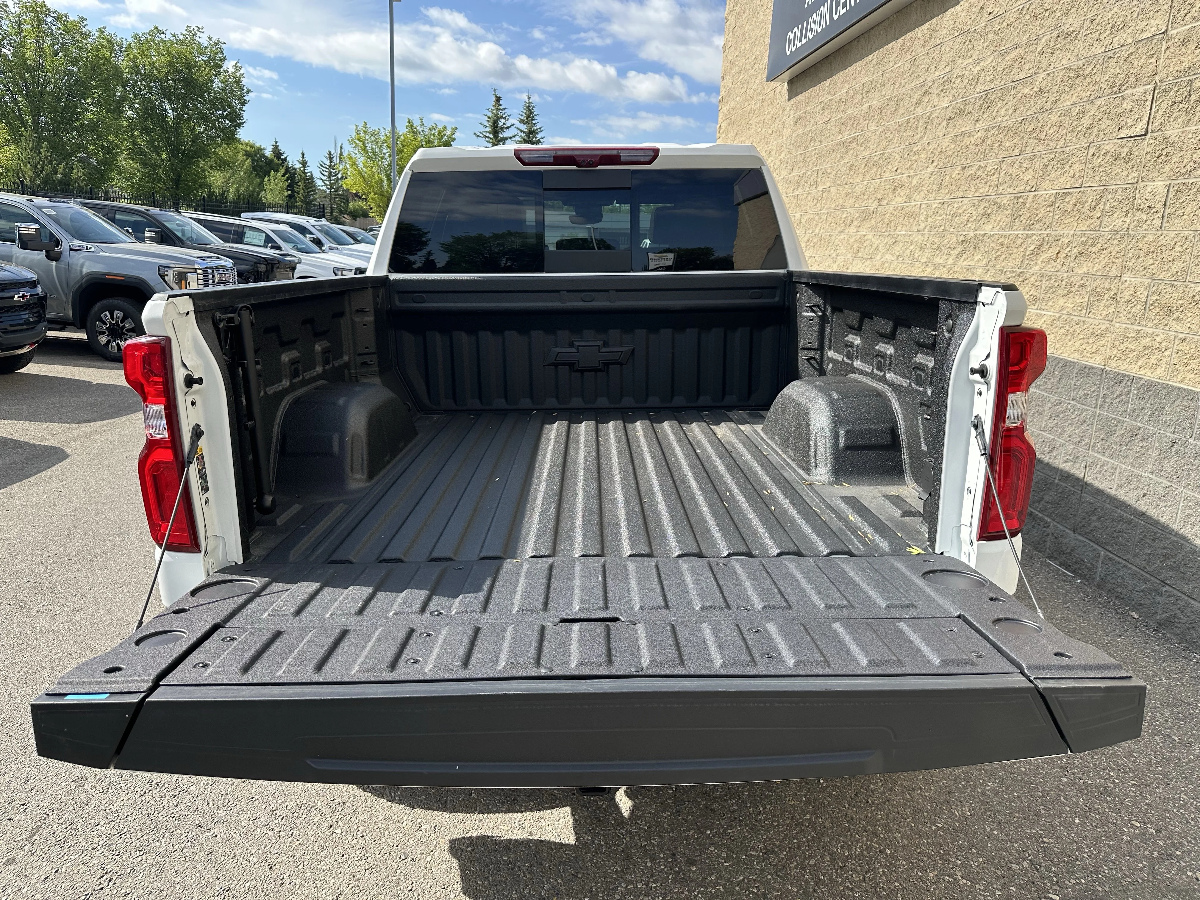 Certified Used 2025  Chevrolet ZR2 image 8