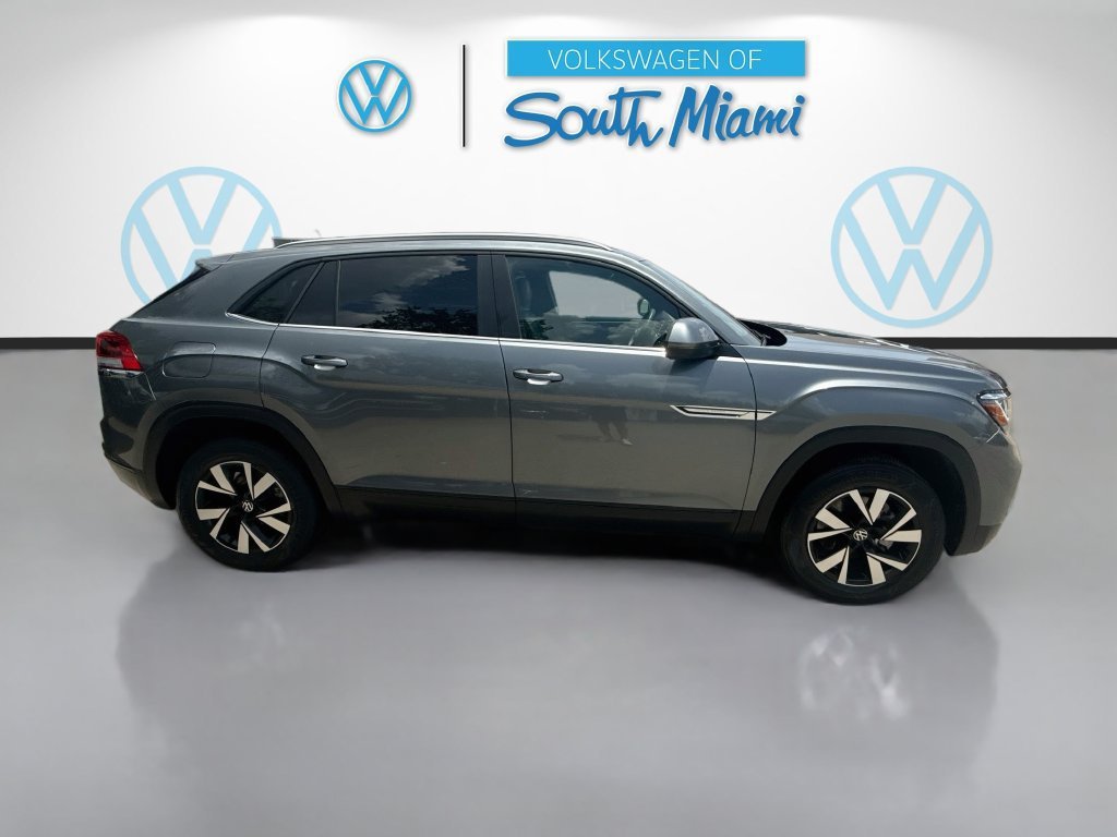 Used 2023  Volkswagen 2.0T SE image 8