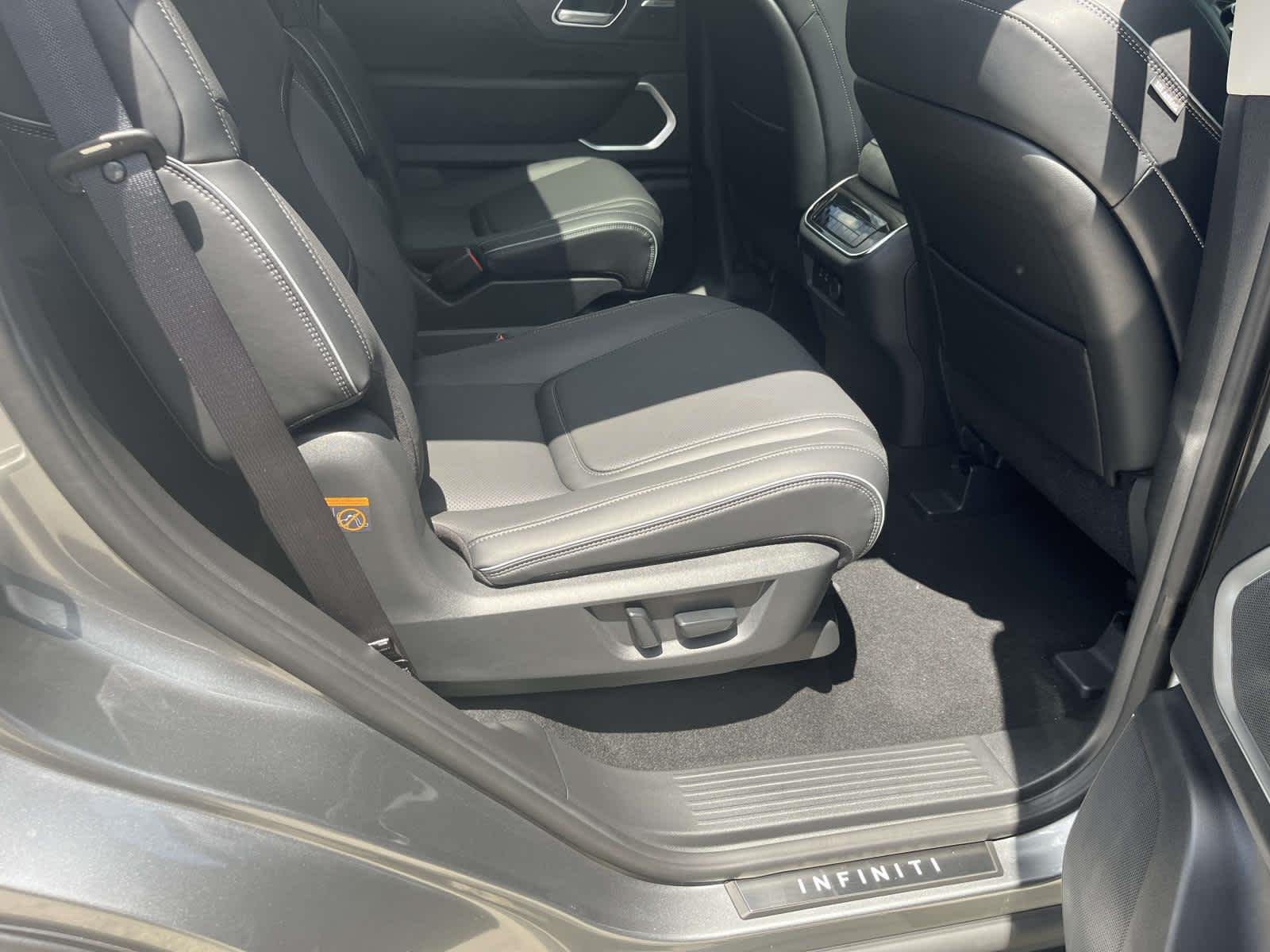 New 2027 Radiant White INFINITI LUXE image 22