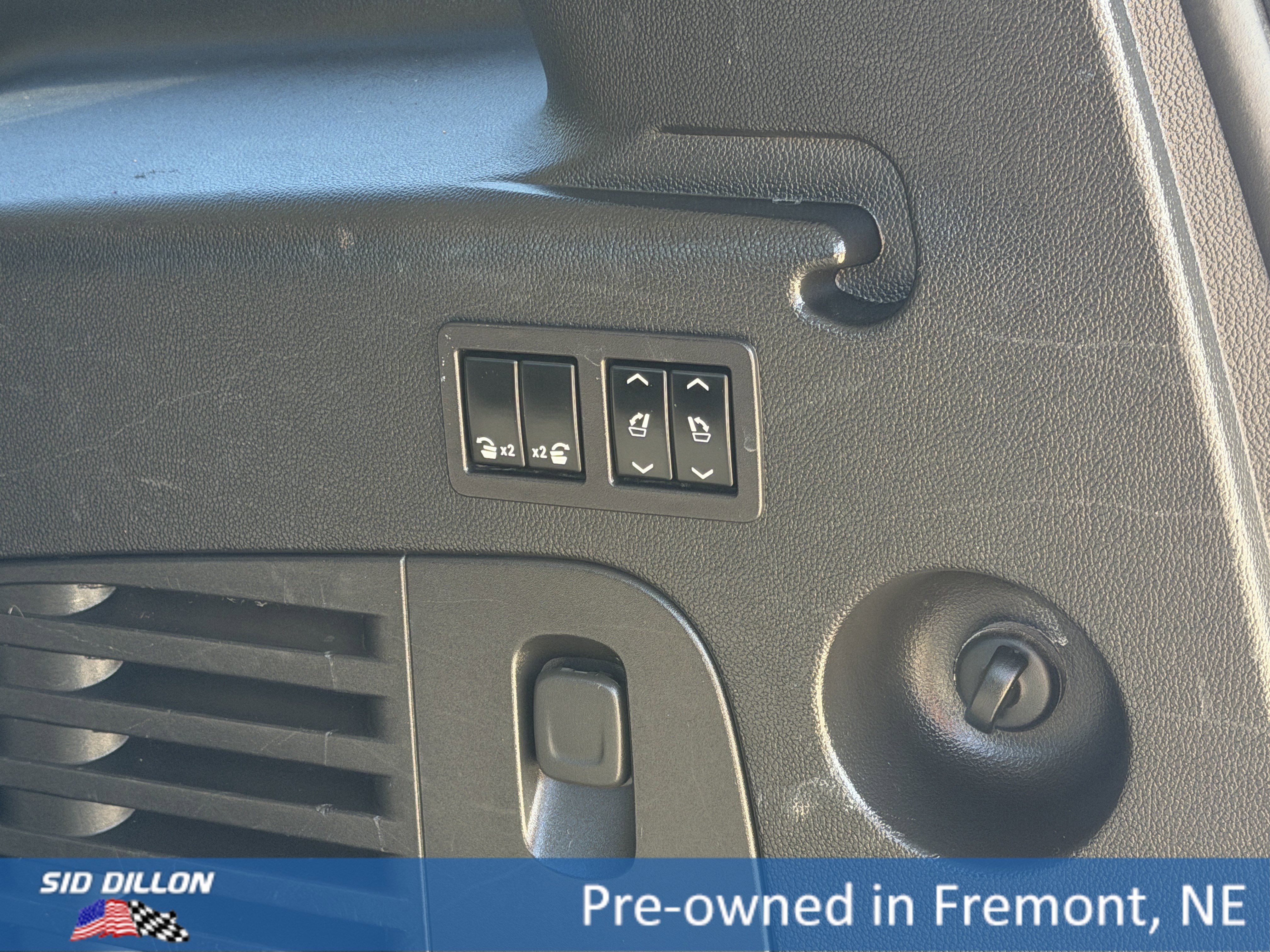 Used 2018 ONYX BLACK GMC SLT image 6