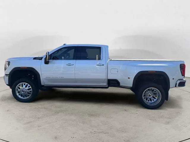 Used 2024 White GMC Denali Ultimate image 2