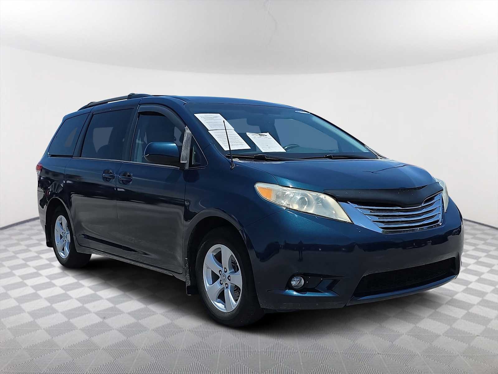 2012 Toyota Sienna LE V6 7-Passenger Access Seat's photo