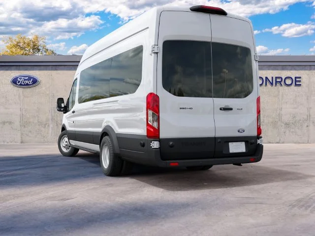 New 2027 Oxford White Ford XLT image 9