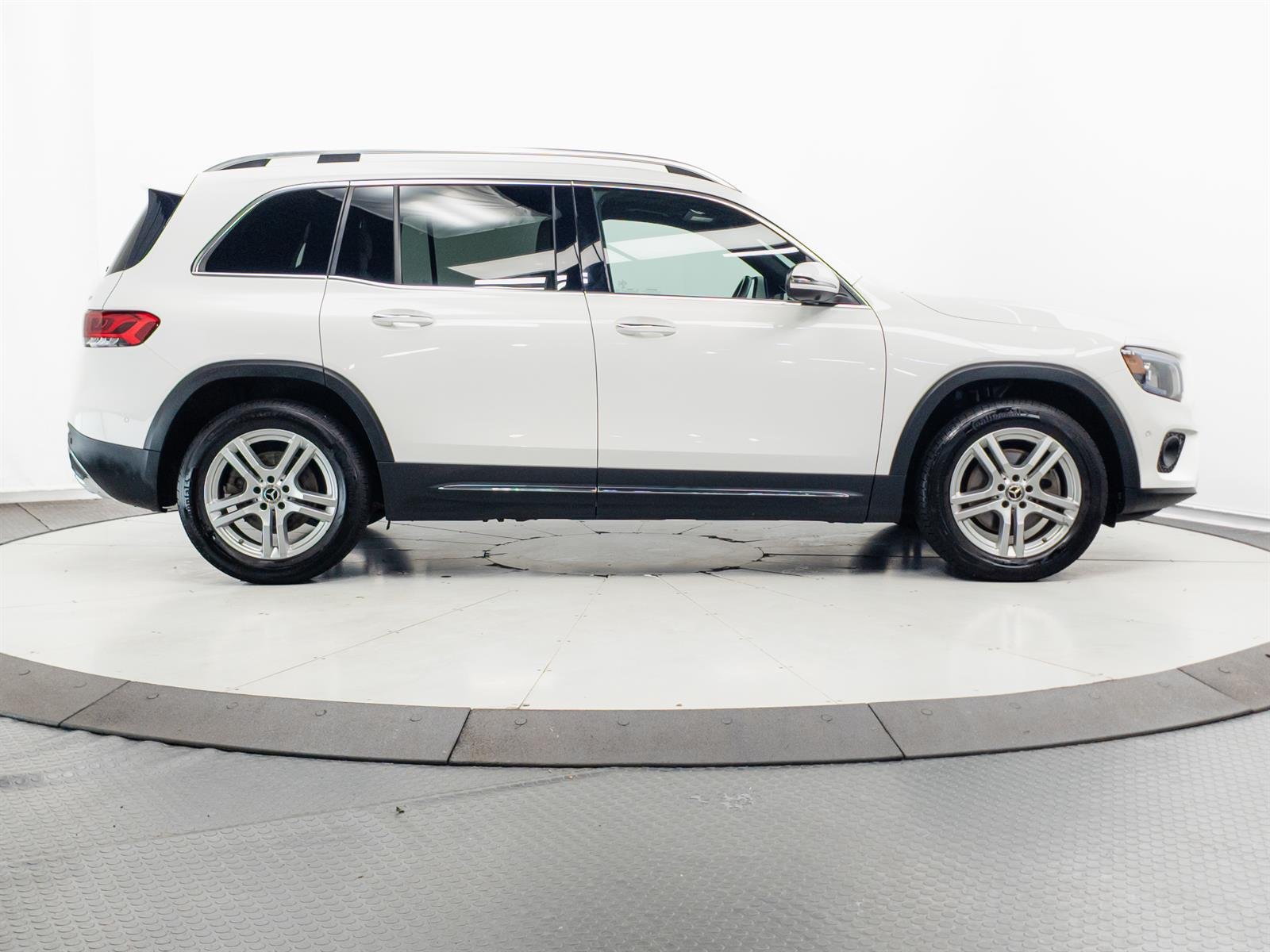 Used 2021 White Mercedes-Benz GLB 250 image 13