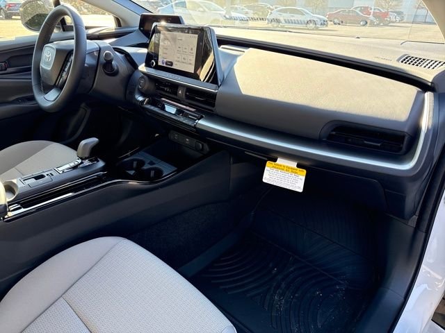 2026 Toyota Prius LE - Photo 27