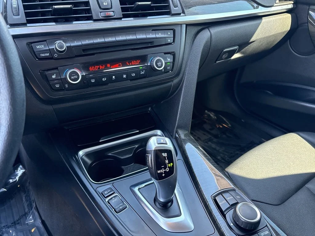 Used 2015 White BMW 320i xDrive image 20