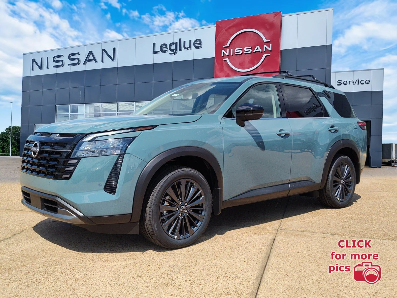 2026 Nissan Pathfinder SL