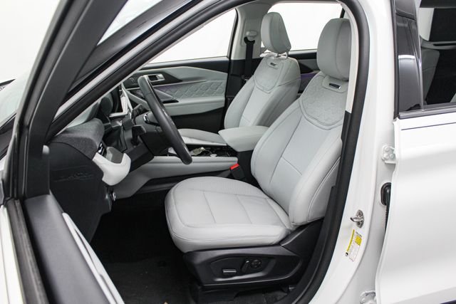 New 2026 Star White Metallic Tri-Coat Ford Platinum™ image 16